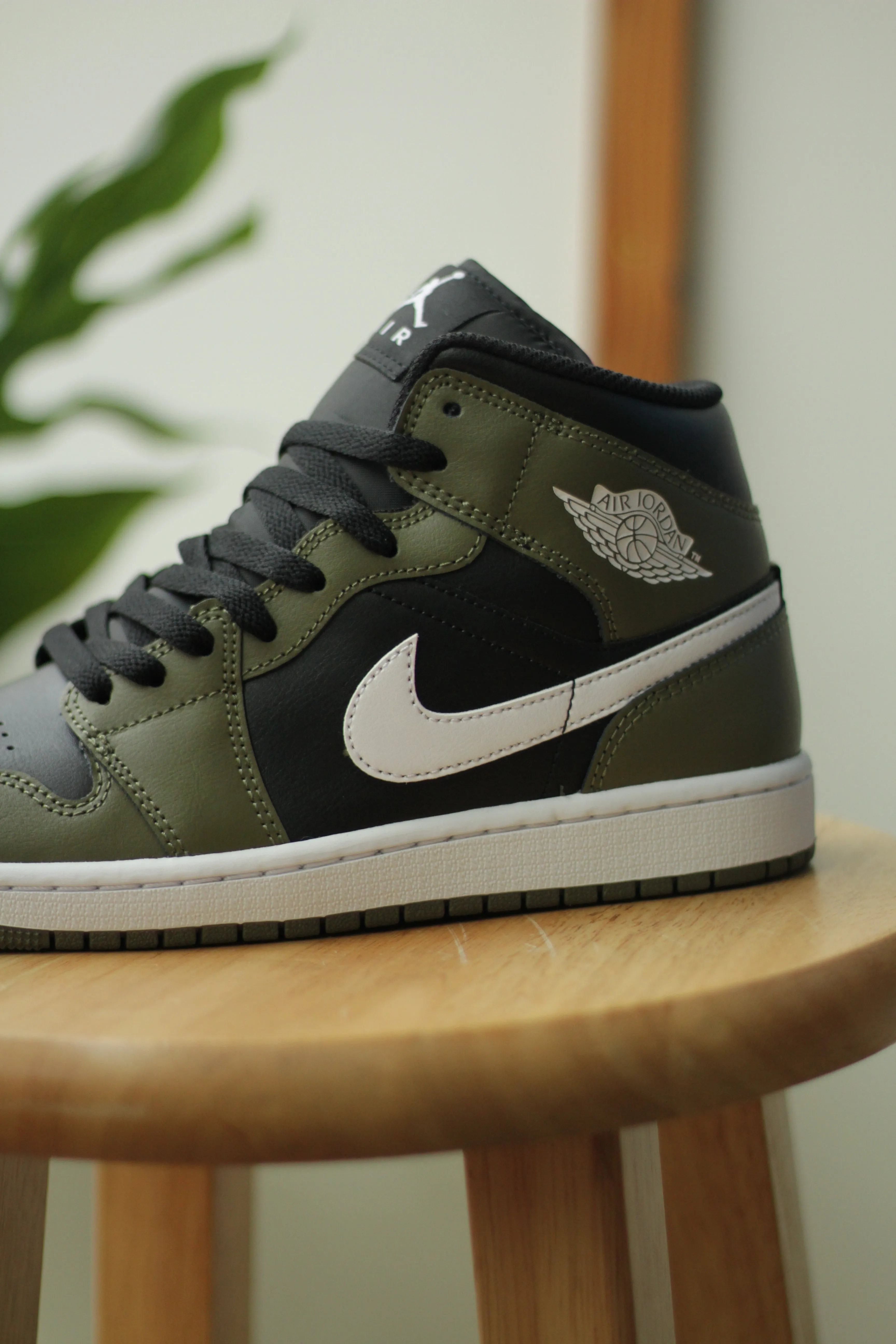 AIR JORDAN 1 MID "MEDIUM OLIVE"