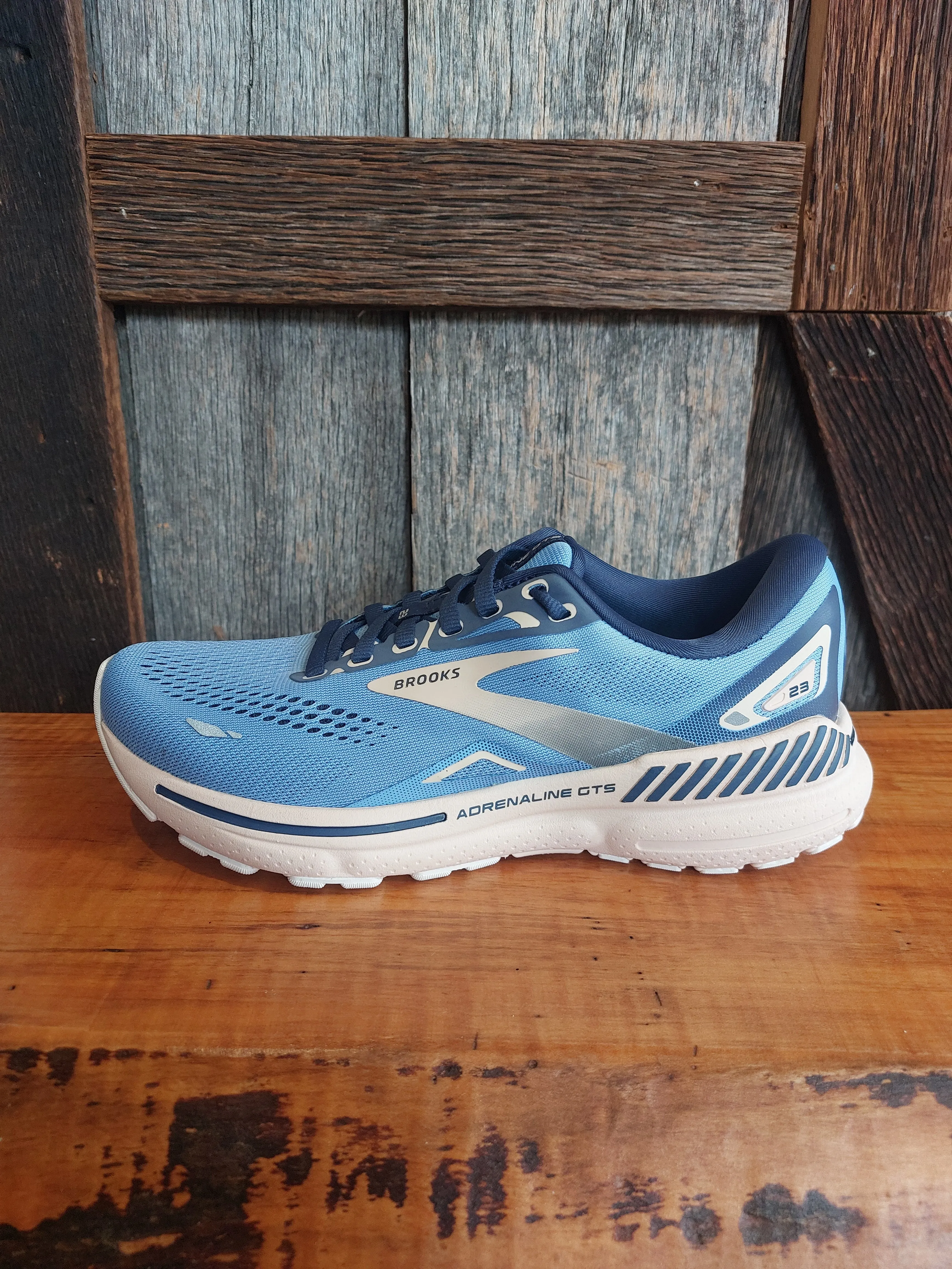 W Brooks Adrenaline GTS 23