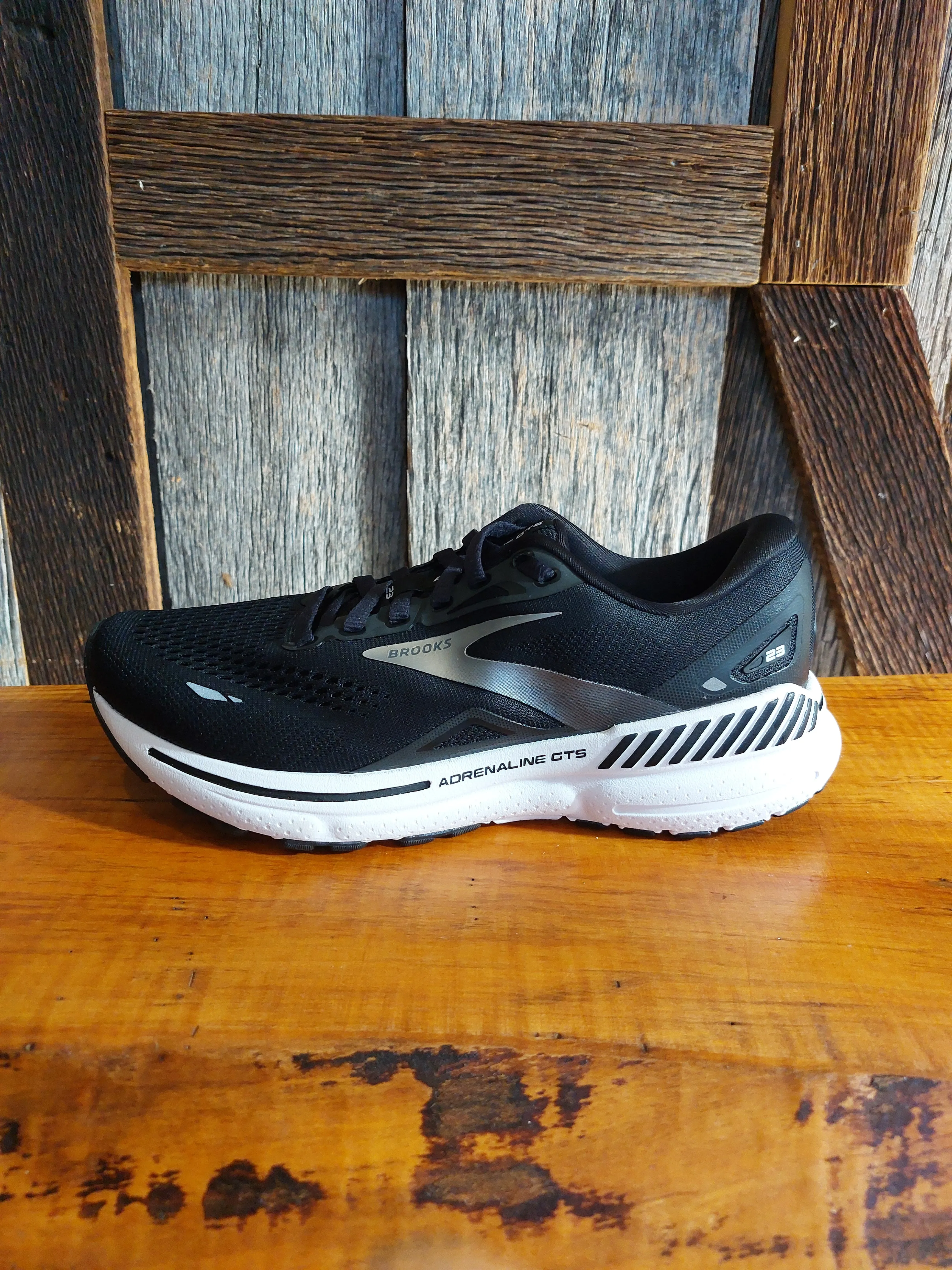 W Brooks Adrenaline GTS 23