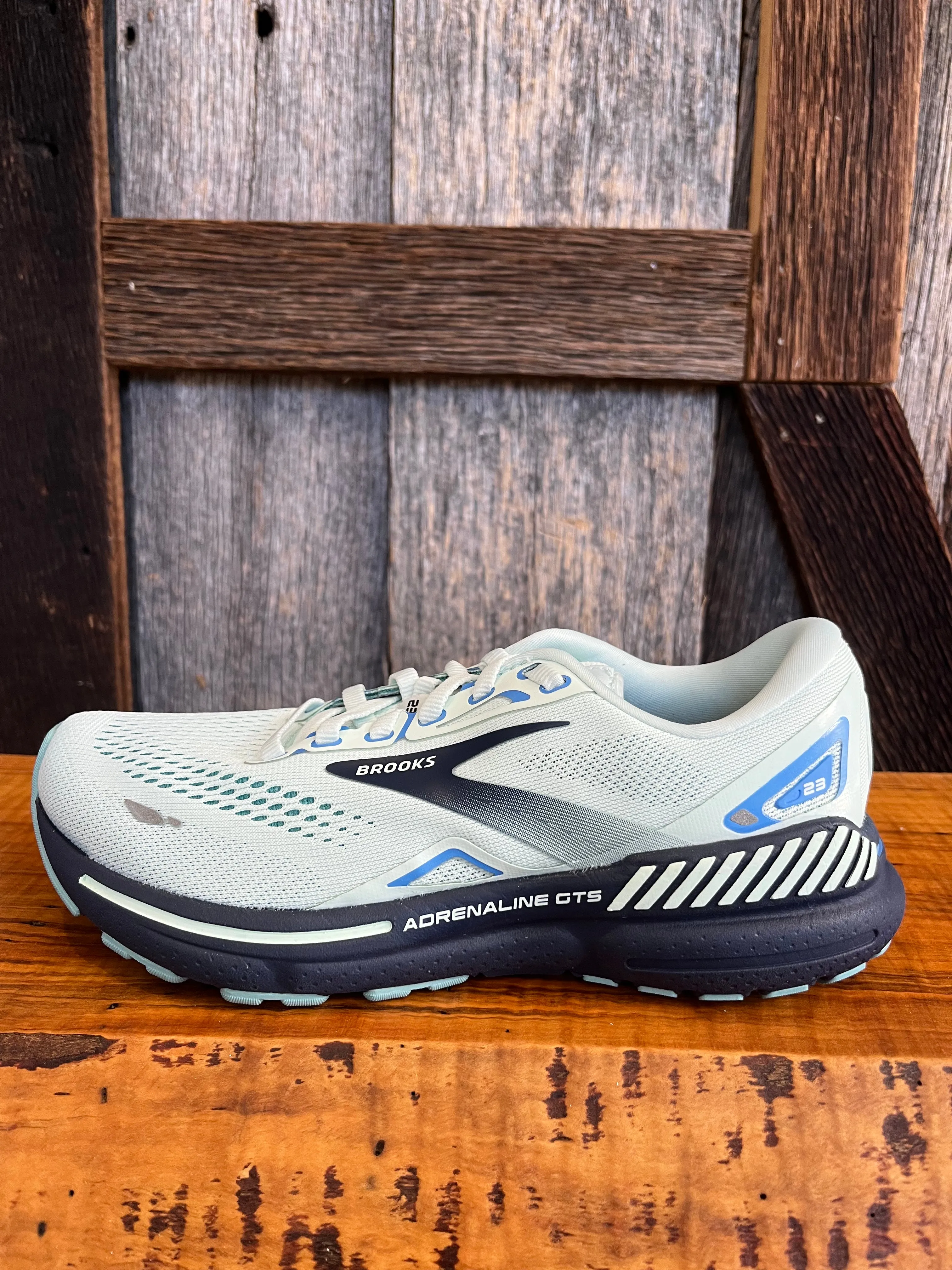 W Brooks Adrenaline GTS 23