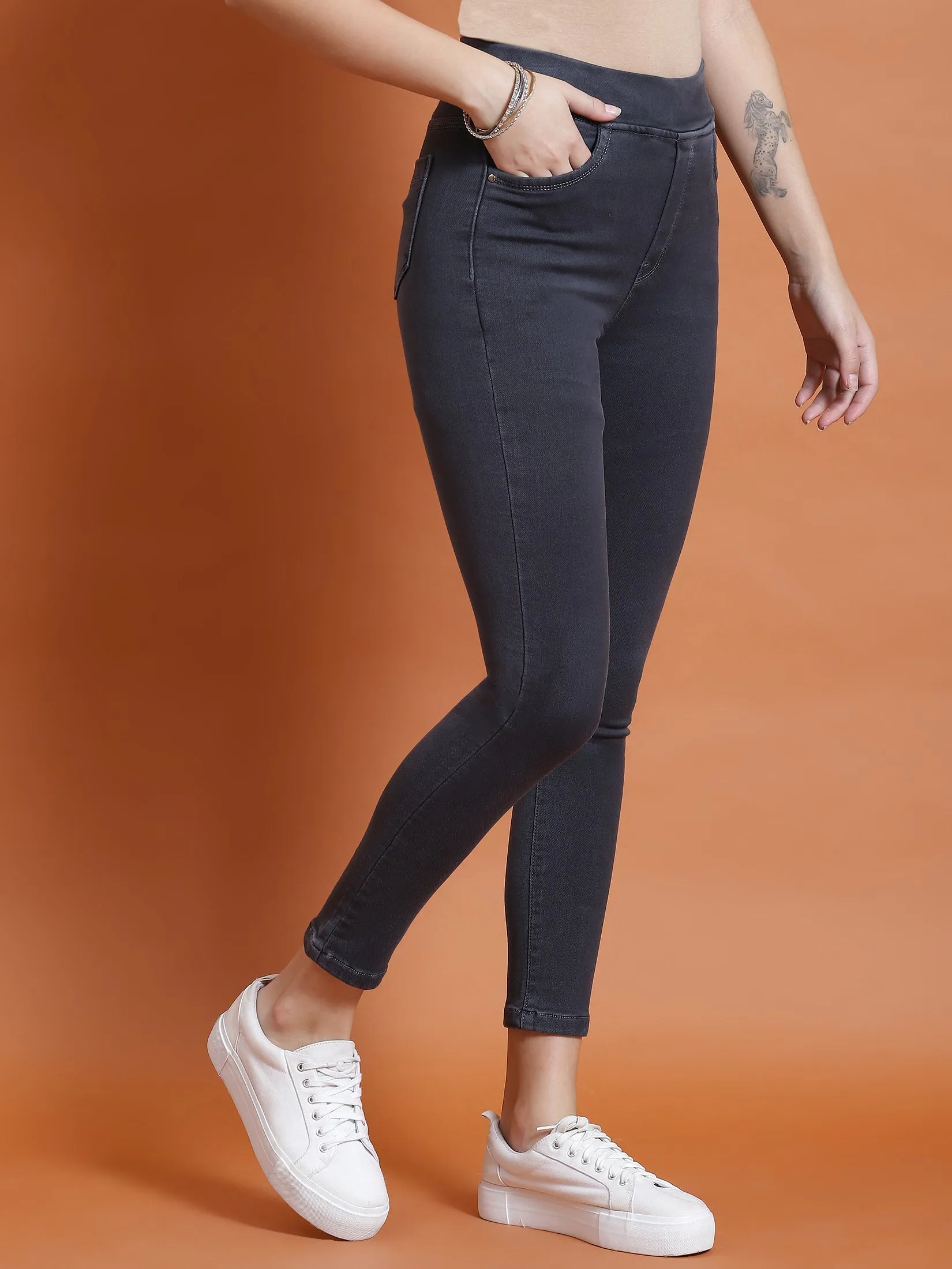 Women Grey Solid Narrow Jegging